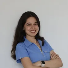 Dt. Tomris Günay — Diş Hekimi, Yalova. Portre fotoğrafı.