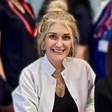 Doç. Dr. Arzu Yurci — Kadın Hastalıkları Ve Doğum, Bahçelievler, İstanbul. Portre fotoğrafı.