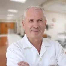 Op. Dr. Mustafa Dombaycı — Ortopedi Ve Travmatoloji, İzmir. Portre fotoğrafı.