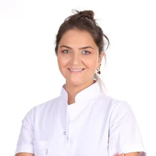 Dr. Dt. Ecem Nagihan Başer Demirci — Ortodonti, Çekmeköy, İstanbul. Portre fotoğrafı.