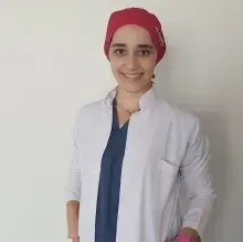 Uzm. Fzt. Zeynep Güner — Fizyoterapi Ve Rehabilitasyon, Ankara. Portre fotoğrafı.