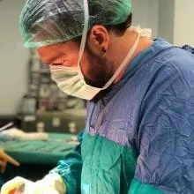 Op. Dr. Candemir Ceran — Plastik Rekonstrüktif Ve Estetik Cerrahi, İstanbul. Portre fotoğrafı.