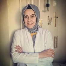 Uzm. Fzt. Hacer Önen Tekin — Fizyoterapi Ve Rehabilitasyon, Diyarbakır. Portre fotoğrafı.