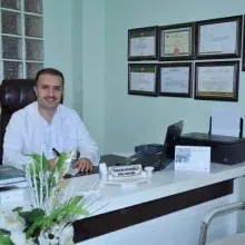 Dt. Ahmet Silahtaroğlu — Diş Hekimi, Manisa. Portre fotoğrafı.