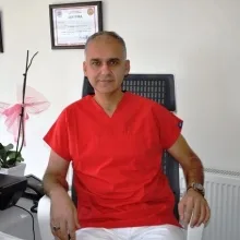 Op. Dr. Yusuf Demircan — İzmir. Portre fotoğrafı.