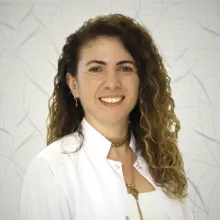 Uzm. Dr. Sinemis Çelik — Tıbbi Onkoloji, Maltepe, İstanbul. Portre fotoğrafı.