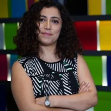 Op. Dr. Gülçin Nujen Çardak — Plastik Rekonstrüktif Ve Estetik Cerrahi, İstanbul. Portre fotoğrafı.