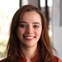 Dt. Gülnaz Şen — Diş Hekimi, Kocaeli. Portre fotoğrafı.