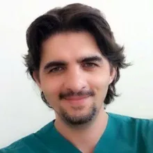 Dt. Serdar Erkmen — Diş Hekimi, Karabağlar, İzmir. Portre fotoğrafı.