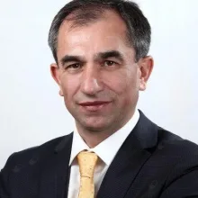 Prof. Dr. Mehmet Uludağ — Sarıyer, İstanbul. Portre fotoğrafı.