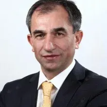 Prof. Dr. Mehmet Uludağ — Sarıyer, İstanbul. Portre fotoğrafı.