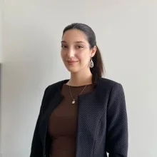 Psk. Hazal Gözkeser — Psikoloji, İstanbul. Portre fotoğrafı.