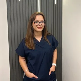 Fzt. Yaren Kürekci — Fizyoterapi Ve Rehabilitasyon, İstanbul. Portre fotoğrafı.