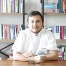 Dt. Rıdvan Yıldırım — Diş Hekimi, Bursa. Portre fotoğrafı.