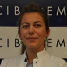 Dr. Dt. Gözde Anıl Gürbüz — Protetik Diş Tedavisi, Seyhan, Adana. Portre fotoğrafı.