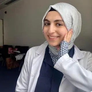 Dkt. Ayşe Özşahin — Dil ve Konuşma Terapisi, Kayseri. Portre fotoğrafı.