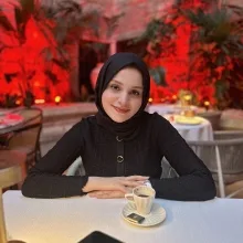 Kl. Psk. Esma Zeynep Topçu — Psikoloji, İstanbul. Portre fotoğrafı.