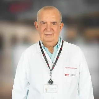 Prof. Dr. Mücahit Özyazar — Endokrinoloji Ve Metabolizma Hastalıkları, Küçükçekmece, İstanbul. Portre fotoğrafı.