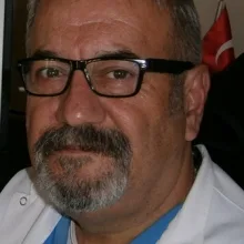 Dt. Sabahattin Ülger — Diş Hekimi, Alanya, Antalya. Portre fotoğrafı.