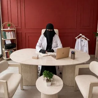 Dyt. Dilara Zengin — Diyetisyen, İstanbul. Portre fotoğrafı.