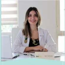 Dyt. Sinem Yağmurcu — Diyetisyen. Portre fotoğrafı.