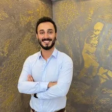 Uzm. Dkt. Burak Aldiş — Dil ve Konuşma Terapisi, Aydın. Portre fotoğrafı.