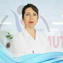 Uzm. Dr. Nurten Elmas — İç Hastalıkları, Turgutlu, Manisa. Portre fotoğrafı.