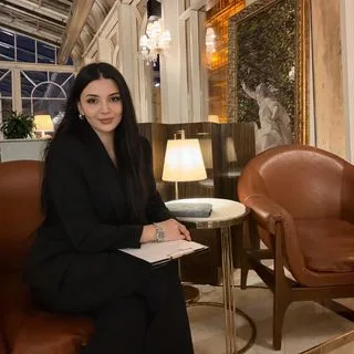 Psk. Damla Güneş — Psikoloji. Portre fotoğrafı.