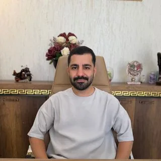 Dt. Mehmet Emre Alkanat — Diş Hekimi, Reyhanlı, Hatay. Portre fotoğrafı.