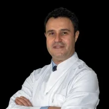 Doç. Dr. Mehmet Sinan Başoğlu — Kulak Burun Boğaz, İzmir. Portre fotoğrafı.
