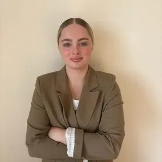 Dyt. Aleyna Görüç — Diyetisyen. Portre fotoğrafı.