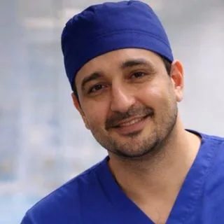 Dr. Öğr. Üyesi Adil Can Karaoğlu — Beyin Ve Sinir Cerrahisi, Balıkesir. Portre fotoğrafı.