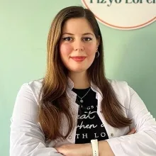 Fzt. Büşra Ateş — Fizyoterapi Ve Rehabilitasyon. Portre fotoğrafı.