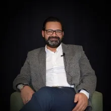Op. Dr. Anıl Olguner — Plastik Rekonstrüktif Ve Estetik Cerrahi, Adana. Portre fotoğrafı.
