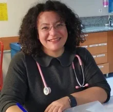 Uzm. Dr. Özlem Demirel — Çocuk Sağlığı Ve Hastalıkları, Aydın. Portre fotoğrafı.