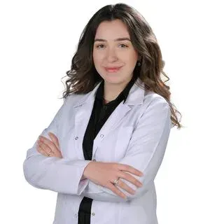Dkt. Simay Özenbaş Yıldız — Dil ve Konuşma Terapisi, Bursa. Portre fotoğrafı.