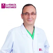 Op. Dr. Mehmet Sezgin — Plastik Rekonstrüktif Ve Estetik Cerrahi, Eskişehir. Portre fotoğrafı.