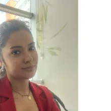 Uzm. Dr. İrem Tıraş Erdoğan — Psikiyatri. Portre fotoğrafı.