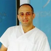 Dr. Dt. Bahadır Odabaş — Ortodonti, Gaziantep. Portre fotoğrafı.