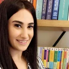 Kl. Psk. Fatma Dark — Psikoloji, İstanbul. Portre fotoğrafı.