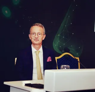 Prof. Dr. Kemal Uygur profilinde yer alan galeri fotoğrafı.