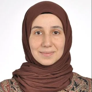 Kl. Psk. Dr. Sümeyra Gülay — Psikoloji, İstanbul. Portre fotoğrafı.
