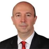 Doç. Dr. Manuk Manukyan — Genel Cerrahi, Maltepe, İstanbul. Portre fotoğrafı.