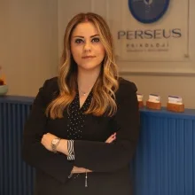 Kl. Psk. Derya Şenel Demir — Psikoloji, İstanbul. Portre fotoğrafı.