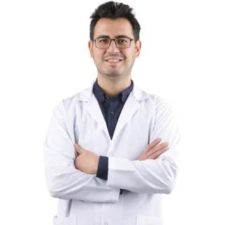 Op. Dr. Yakup Ozan Türkmenoğlu — Beyin Ve Sinir Cerrahisi, Denizli. Portre fotoğrafı.