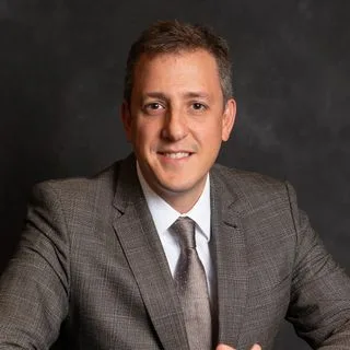 Prof. Dr. Murat Hasanreisoğlu — Göz Hastalıkları, İstanbul. Portre fotoğrafı.