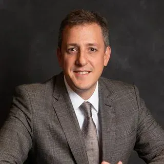 Prof. Dr. Murat Hasanreisoğlu — Göz Hastalıkları, İstanbul. Portre fotoğrafı.