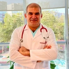 Uzm. Dr. Orhan Köksal — Çocuk Sağlığı Ve Hastalıkları, Diyarbakır. Portre fotoğrafı.