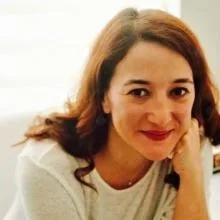 Uzm. Dr. Dilay Karaarslan Öğrenecek — Çocuk ve Ergen Psikiyatrisi, Muratpaşa, Antalya. Portre fotoğrafı.
