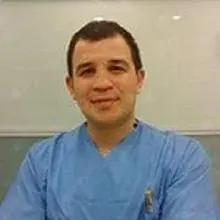 Dt. Vedat Şentürk — Diş Hekimi, Bursa. Portre fotoğrafı.